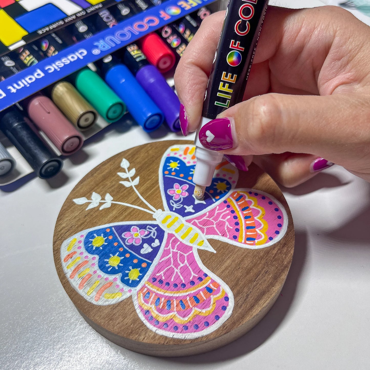 Medium Tip Acrylic Paint Pens | Classic Colours
