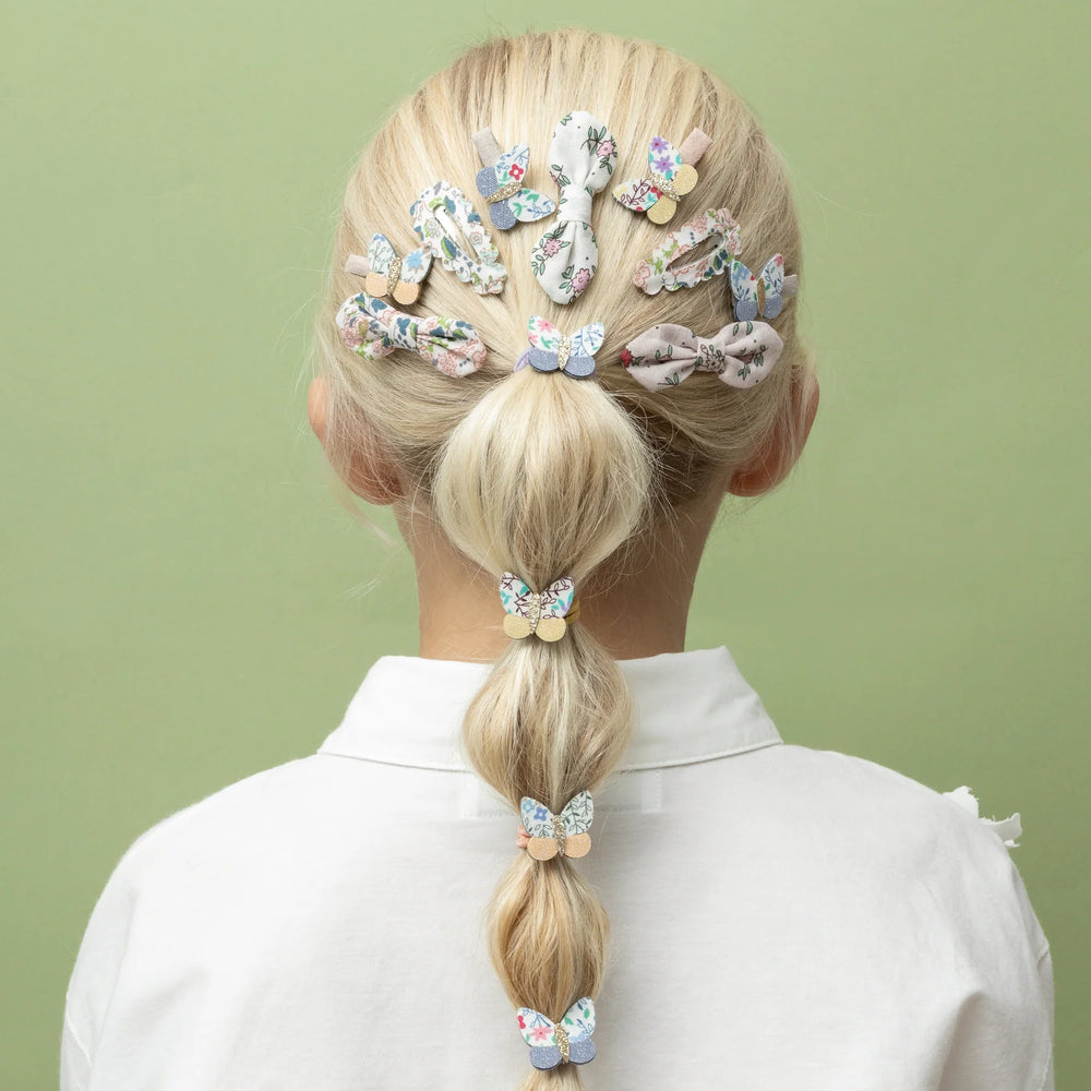 
                      
                        Scalloped Floral Clic Clacs
                      
                    