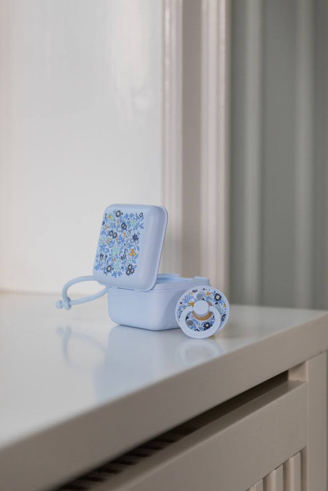 
                      
                        BIBS x Liberty Pacifier Box | Baby Blue & Chamomile Lawn
                      
                    