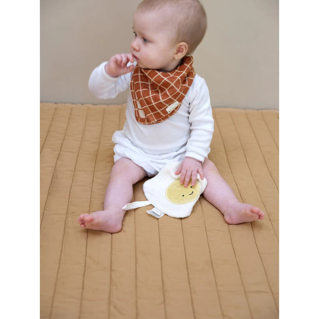 Fold Over Grid Bib | Cinnamon