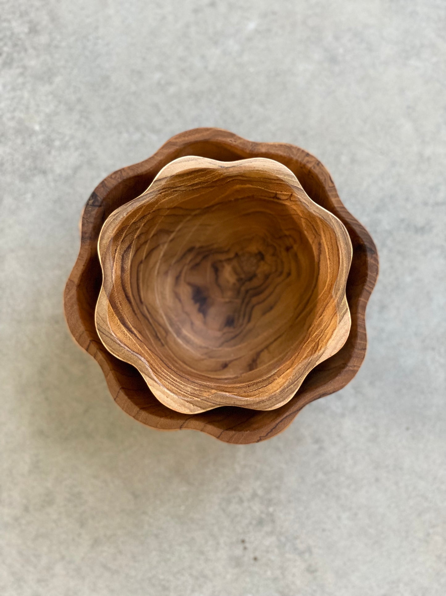 Load image into Gallery viewer, Daisy Bowl | Assorted Sizes
