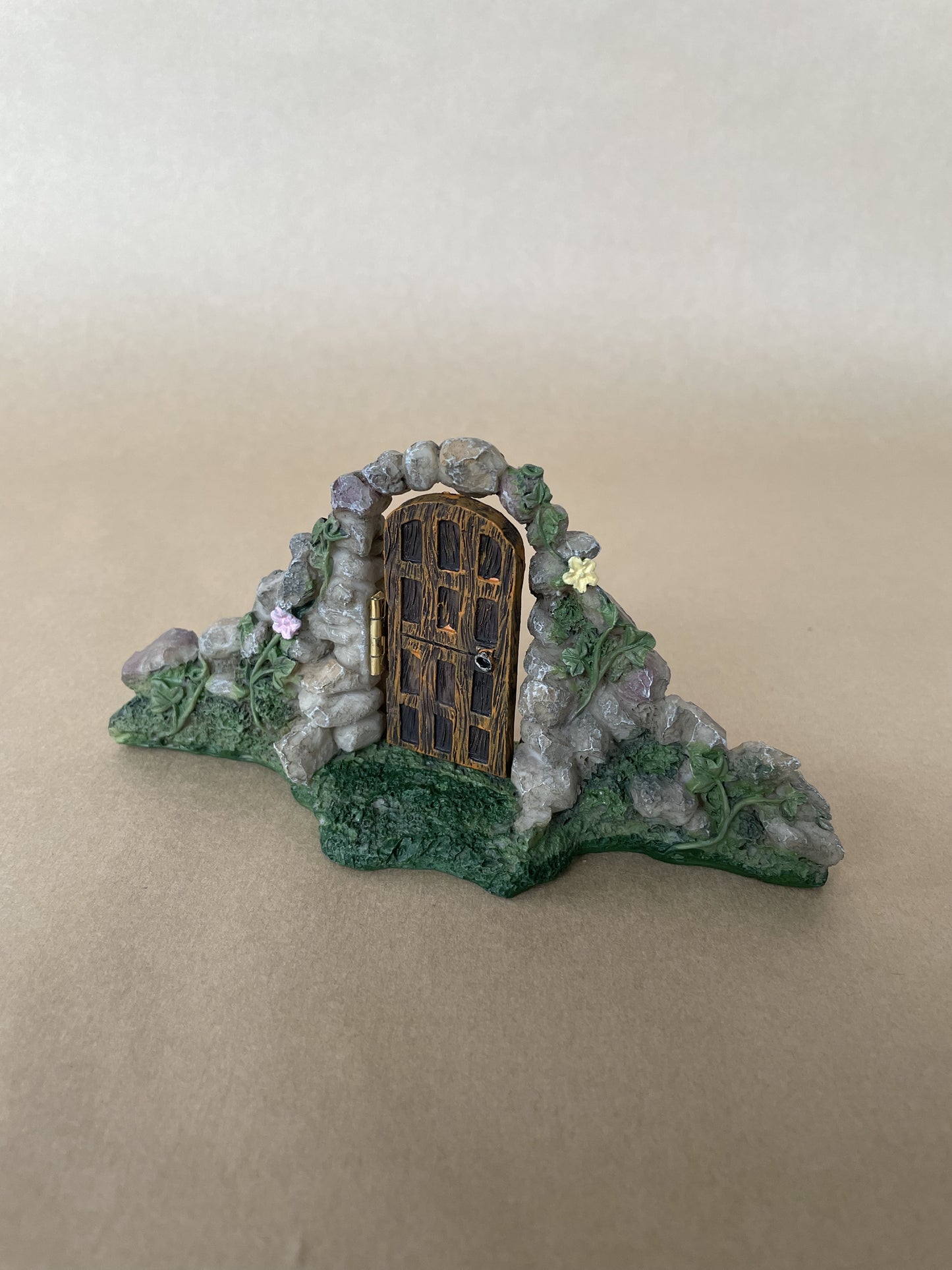 Stone Fairy Arch | With Door